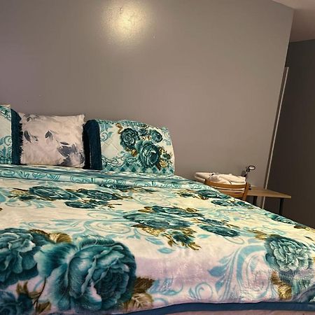 Divine Villa Guest House 65 Sherman 6Mins To Airport And 4Mins To Penn Station Newark Kültér fotó