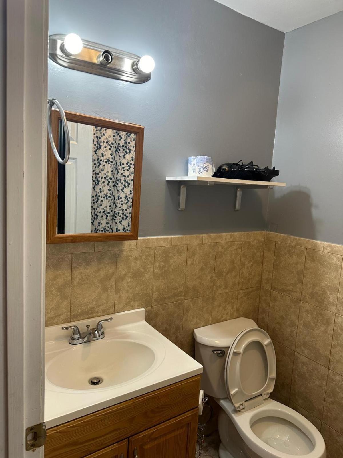 Divine Villa Guest House 65 Sherman 6Mins To Airport And 4Mins To Penn Station Newark Kültér fotó