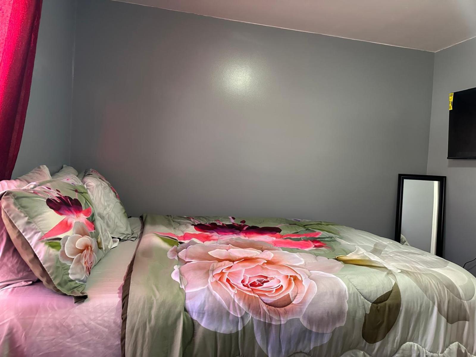 Divine Villa Guest House 65 Sherman 6Mins To Airport And 4Mins To Penn Station Newark Kültér fotó