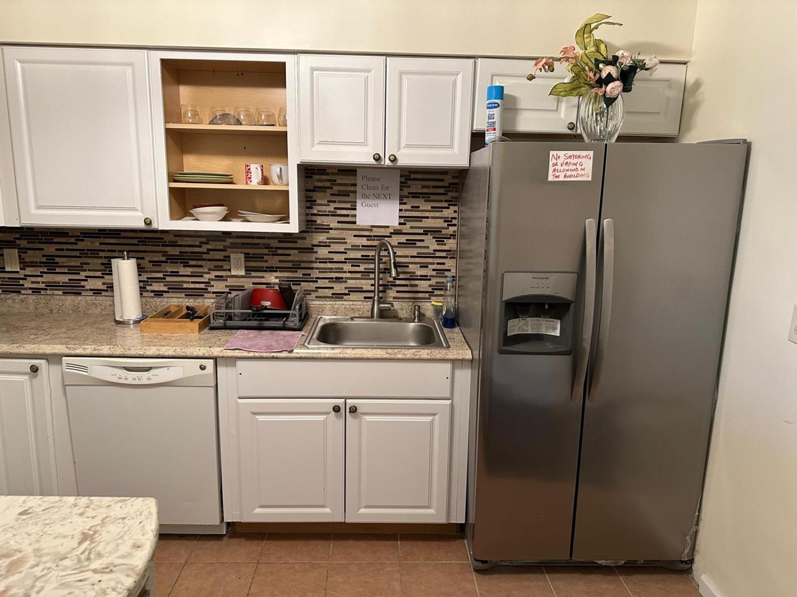 Divine Villa Guest House 65 Sherman 6Mins To Airport And 4Mins To Penn Station Newark Kültér fotó