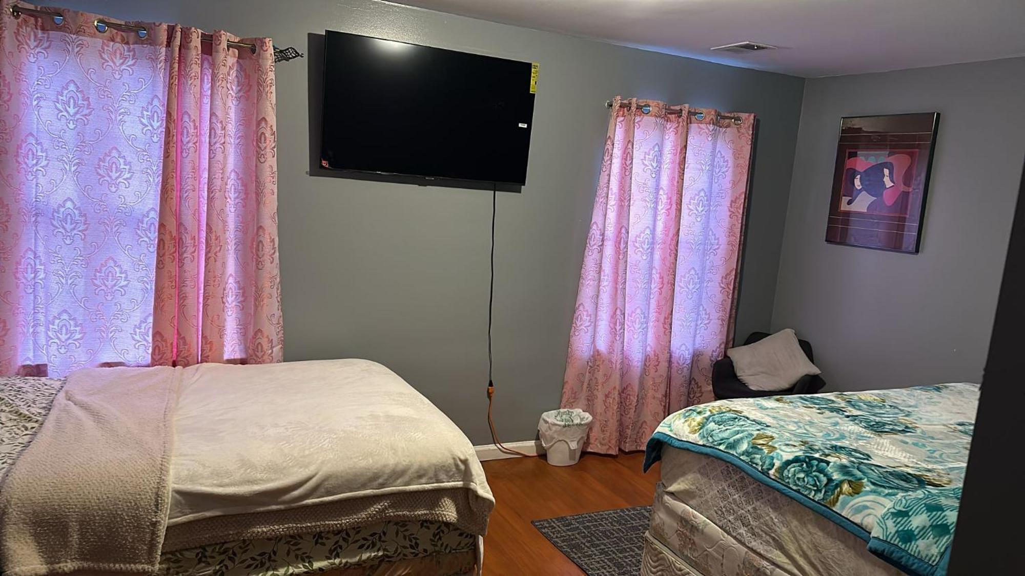 Divine Villa Guest House 65 Sherman 6Mins To Airport And 4Mins To Penn Station Newark Kültér fotó